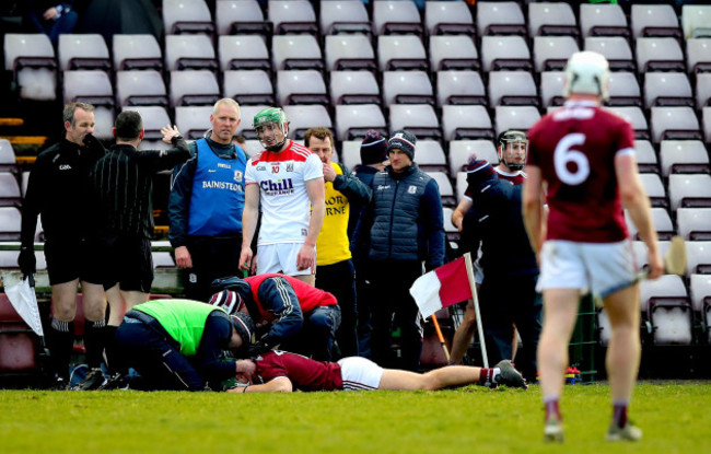 robbie-oflynn-is-sent-off-by-fergal-horgan