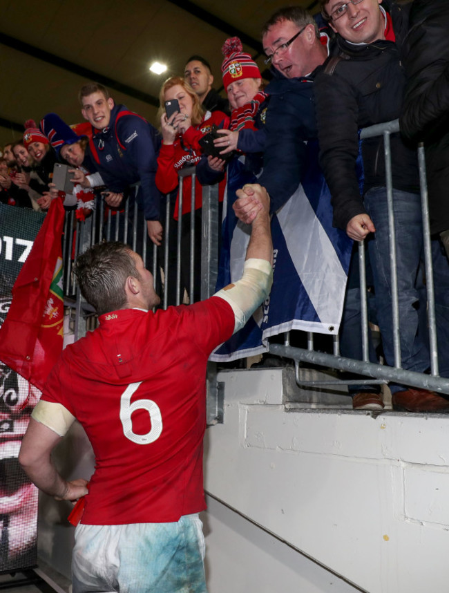 peter-omahony-celebrates-winning-with-his-dad