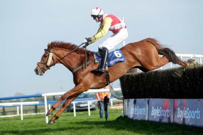 eoin-mahon-on-se-mo-laoch-during-the-fred-kenny-lifetime-service-to-racing-handicap-steeplechase