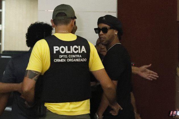 paraguay-brazil-ronaldinho-detained