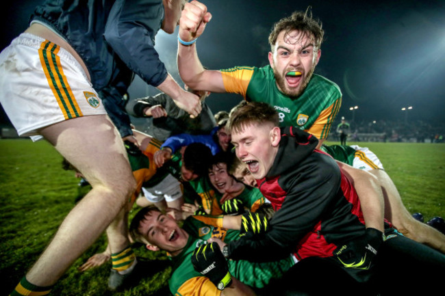 sean-oconnell-celebrates-after-the-game-with-team-mates