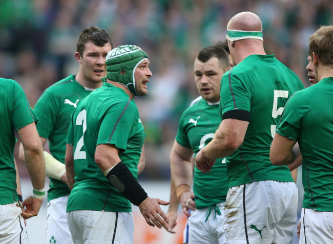 rory-best-talks-to-cian-healy-and-paul-oconnell