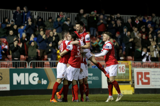 st-patricks-athletic-players-celebrate-billy-kings-goal