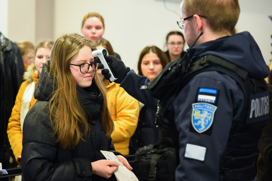 estonia-narva-covid-19-border-check