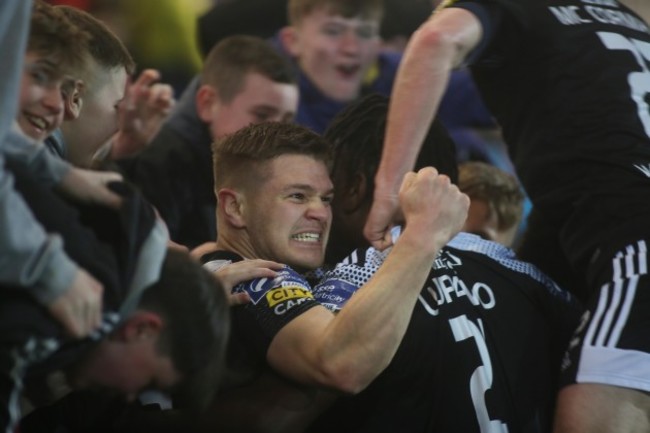 stephen-mallon-celebrates-his-goal