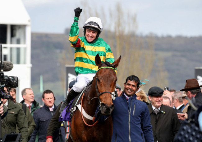 barry-geraghty-celebrates-winning-onboard-champ-with-jp-mcmanus