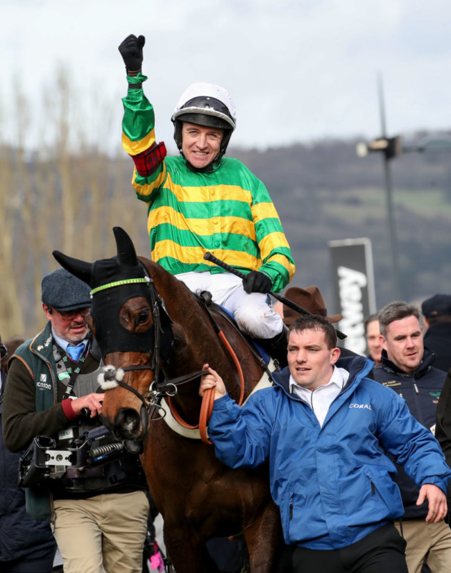 barry-geraghty-celebrates-winning-onboard-dame-de-compagnie