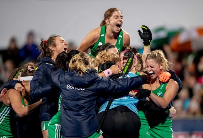 irish-players-rush-to-celebrate-with-goalkeeper-ayeisha-mcferran