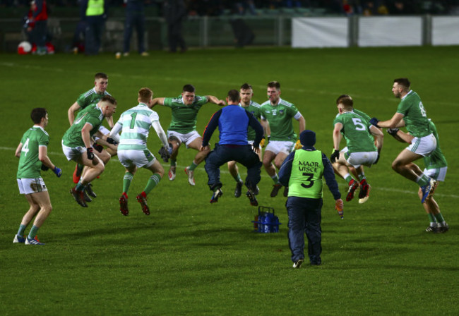 limerick-players-prepare-for-the-second-half