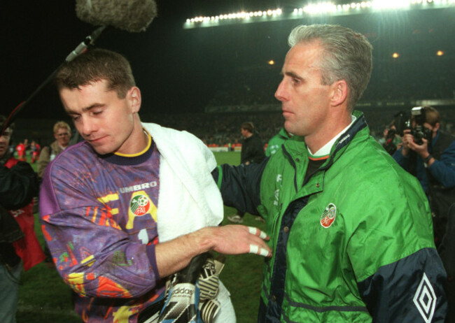 shay-givenmick-mccarthy-belgium-v-ireland-15111997