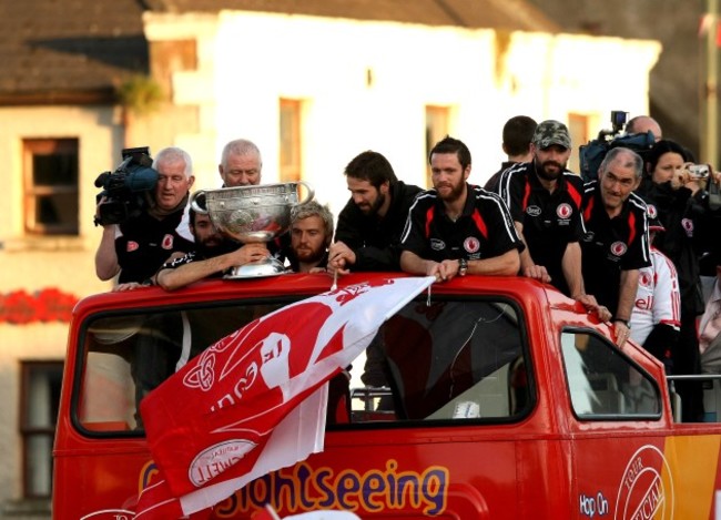 the-tyrone-team-arrive-with-the-sam-maguire