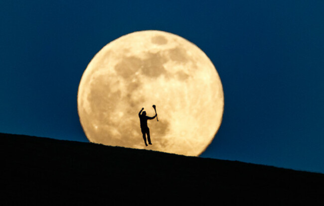 a-view-of-the-super-moon-near-croghan-hill-co-offaly