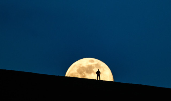a-view-of-the-super-moon-near-croghan-hill-co-offaly