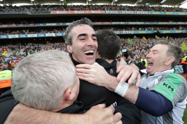 jim-mcguinness-celebrates-with-his-selectors-at-the-final-whistle