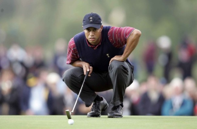 tiger-woods-eyes-up-a-putt