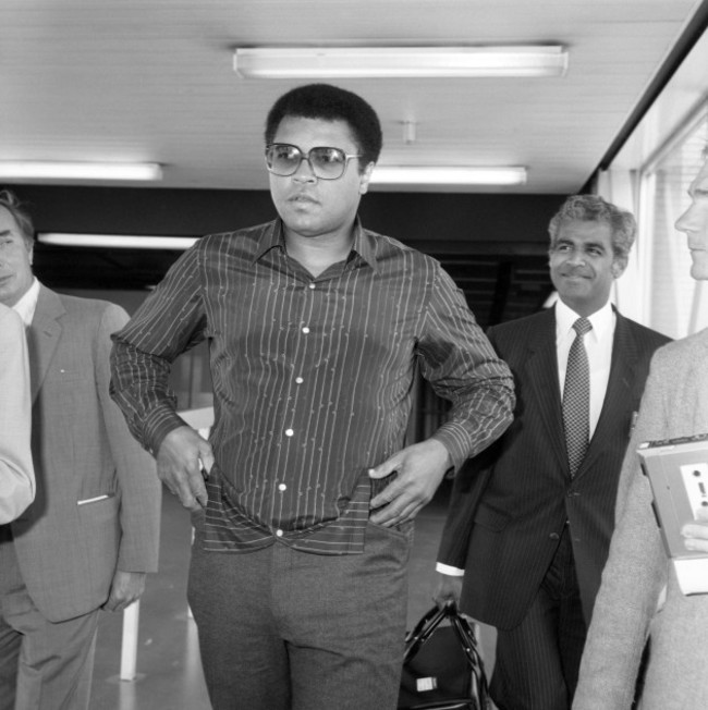 boxing-muhammad-ali-heathrow-airport