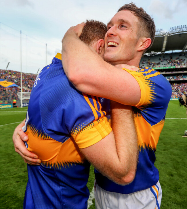 noel-mcgrath-celebrates-with-michael-cahill
