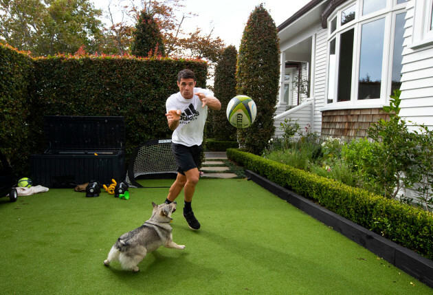 dan-carter-training-at-his-home