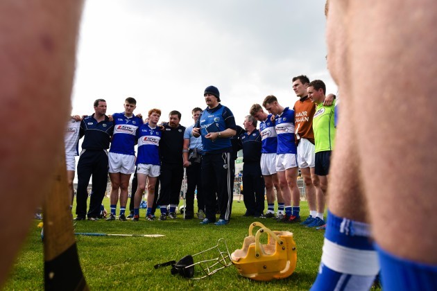 seamus-plunkett-speaks-to-his-players-after-the-game