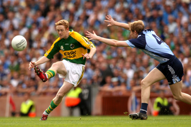 colm-cooper-kicks-past-paul-griffin