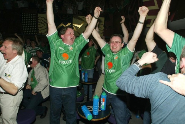 irish-fans-celebrate-matt-hollands-goal