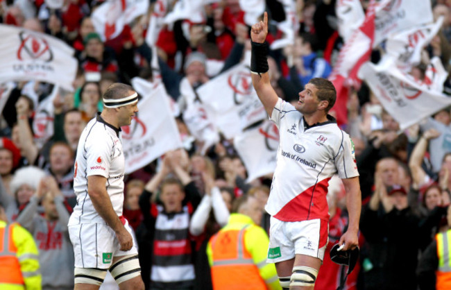 lewis-stevenson-celebrates-with-johann-muller-at-the-final-whistle