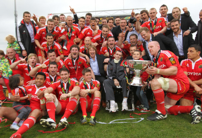 paul-oconnell-lifts-the-magners-league-trophy