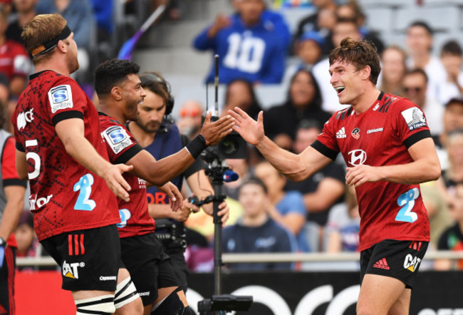 george-bridge-celebrates-scoring-a-try-with-teammates