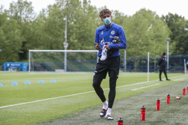 firo-05122020-football-season-20192020-bundesliga-pool-photos-training-fc-schalke-04