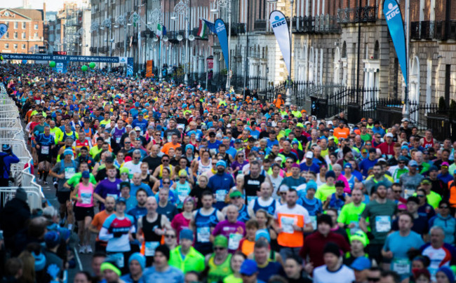 a-view-of-the-dublin-marathon-as-it-makes-its-way-up-fitwilliam-place