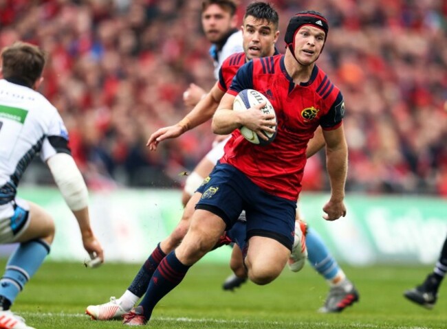 tyler-bleyendaal-on-his-way-to-scoring-a-try-22102016