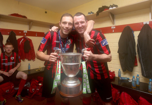 stephen-rice-and-pat-flynn-celebrate-with-the-first-division-trophy