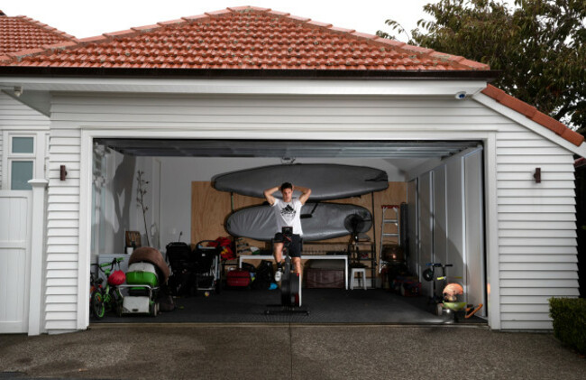 dan-carter-training-at-his-home