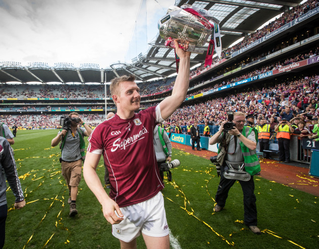 joe-canning-celebrates-with-the-liam-maccarthy-cup