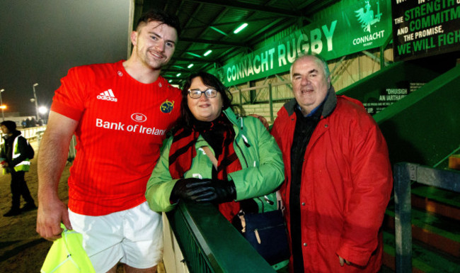 diarmuid-barron-with-his-family