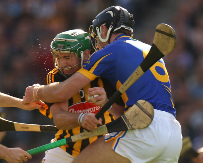 eddie-brennan-tackled-by-conor-omahony