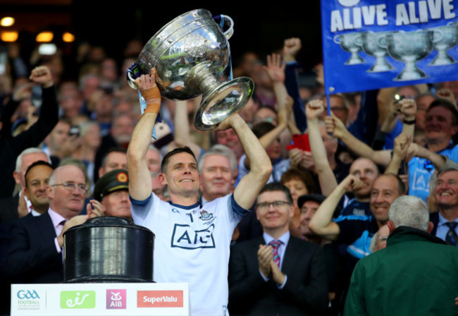stephen-cluxton-lifts-the-sam-maguire-cup