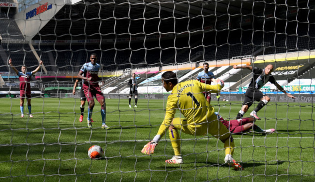 newcastle-united-v-west-ham-united-premier-league-st-james-park