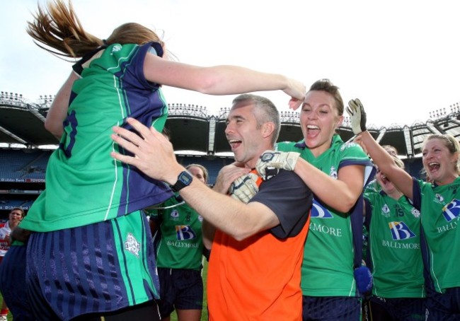 johnny-wilson-celebrates-with-linda-tighe-and-shauna-keogh