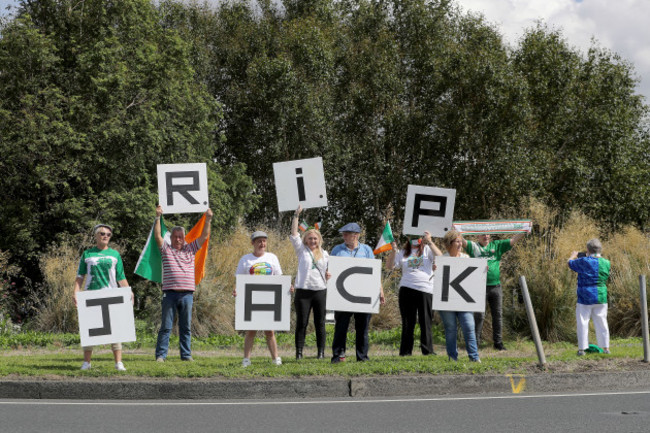 fans-pay-tribute-to-jack-charlton