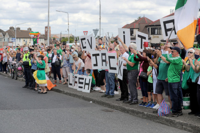 fans-gather-at-walkinstown-roundabout-to-pay-tribute-to-jack-charlton