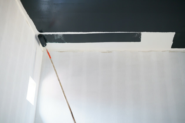'Dark ceilings make the room look smaller': 6 classic paint colour ...