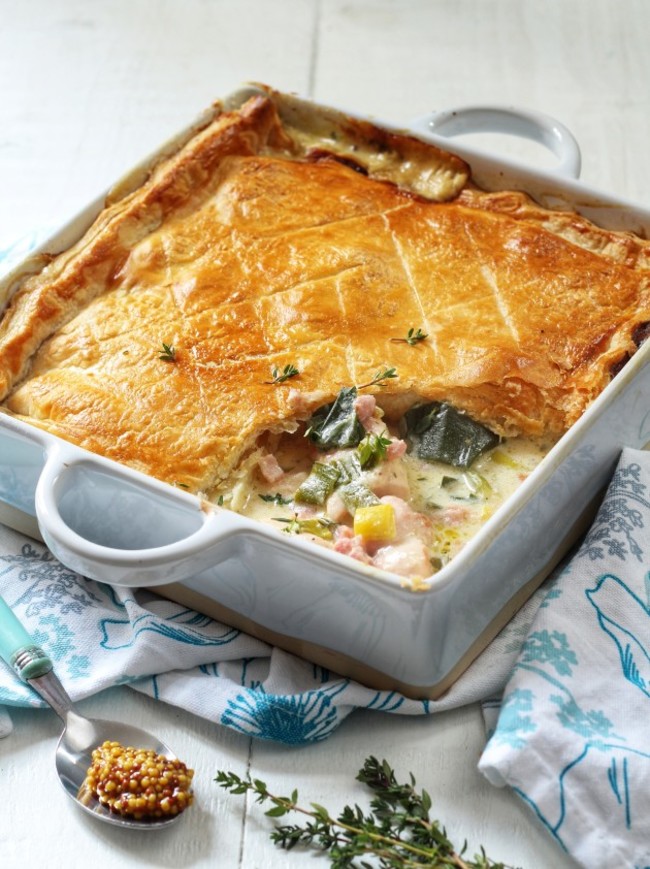 Creamy chicken, bacon & leek pie