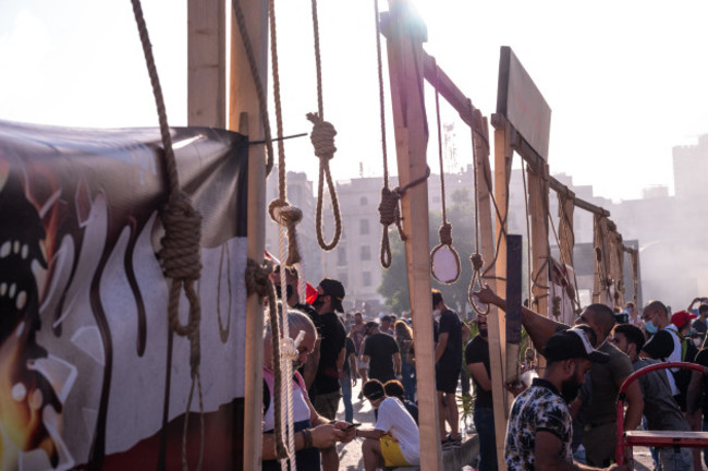 angry-lebanese-demonstrate-beirut