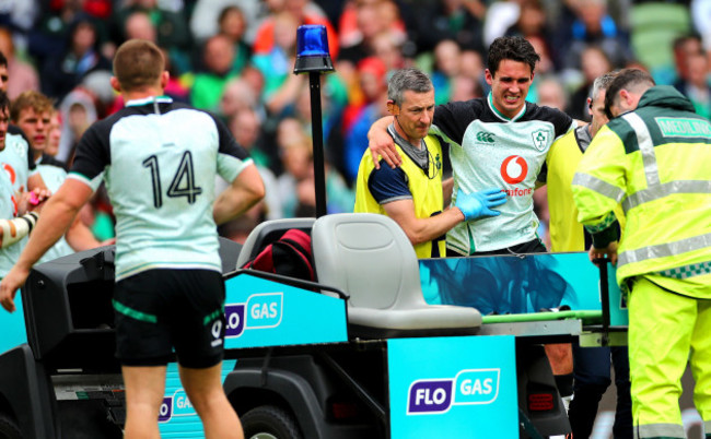 keith-fox-with-an-injured-joey-carbery