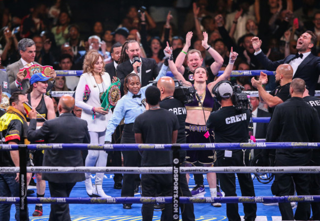 katie-taylor-is-declared-the-winner