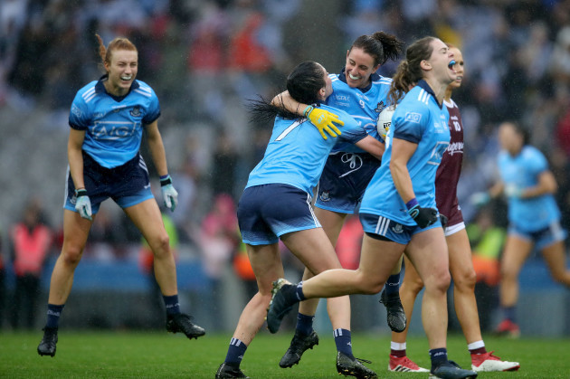 lauren-magee-noelle-healy-olwen-carey-and-siobhan-mcgrath-celebrate-at-the-final-whistle