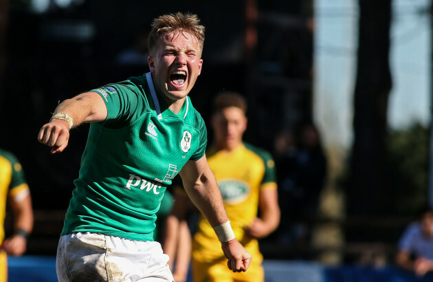 stewart-moore-celebrates-scoring-a-try