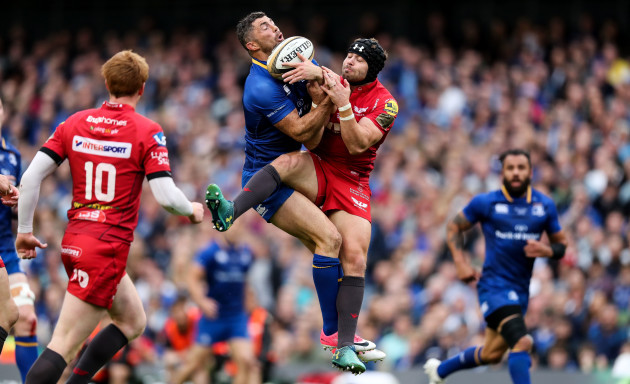 rob-kearney-competes-for-a-high-ball-with-leigh-halfpenny