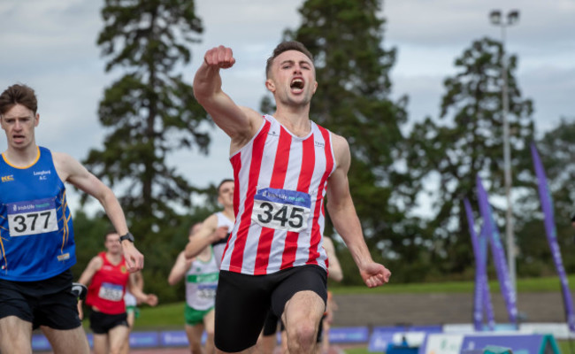 harry-purcell-celebrates-winning-the-mens-800m-final